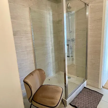 Stunning Private To Visit Проживание в семье Париж